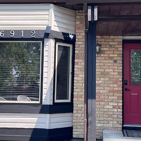 Calgary-Banff House Close Lrt&Dt&Free Parking Apartment Luaran gambar