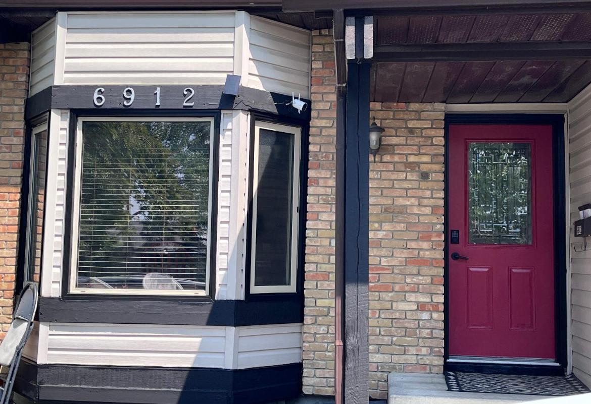 Calgary-Banff House Close Lrt&Dt&Free Parking Apartment Luaran gambar