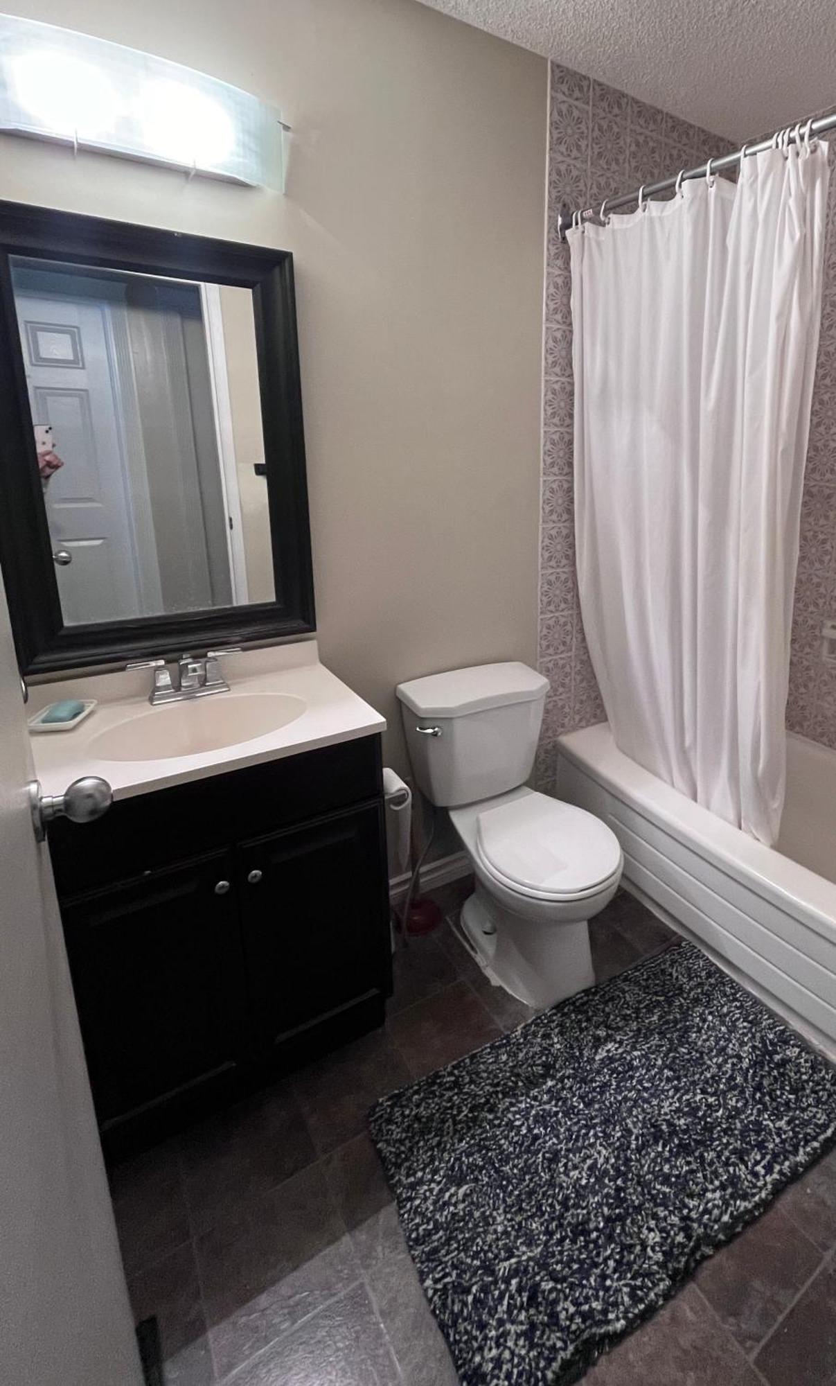 Calgary-Banff House Close Lrt&Dt&Free Parking Apartment Luaran gambar