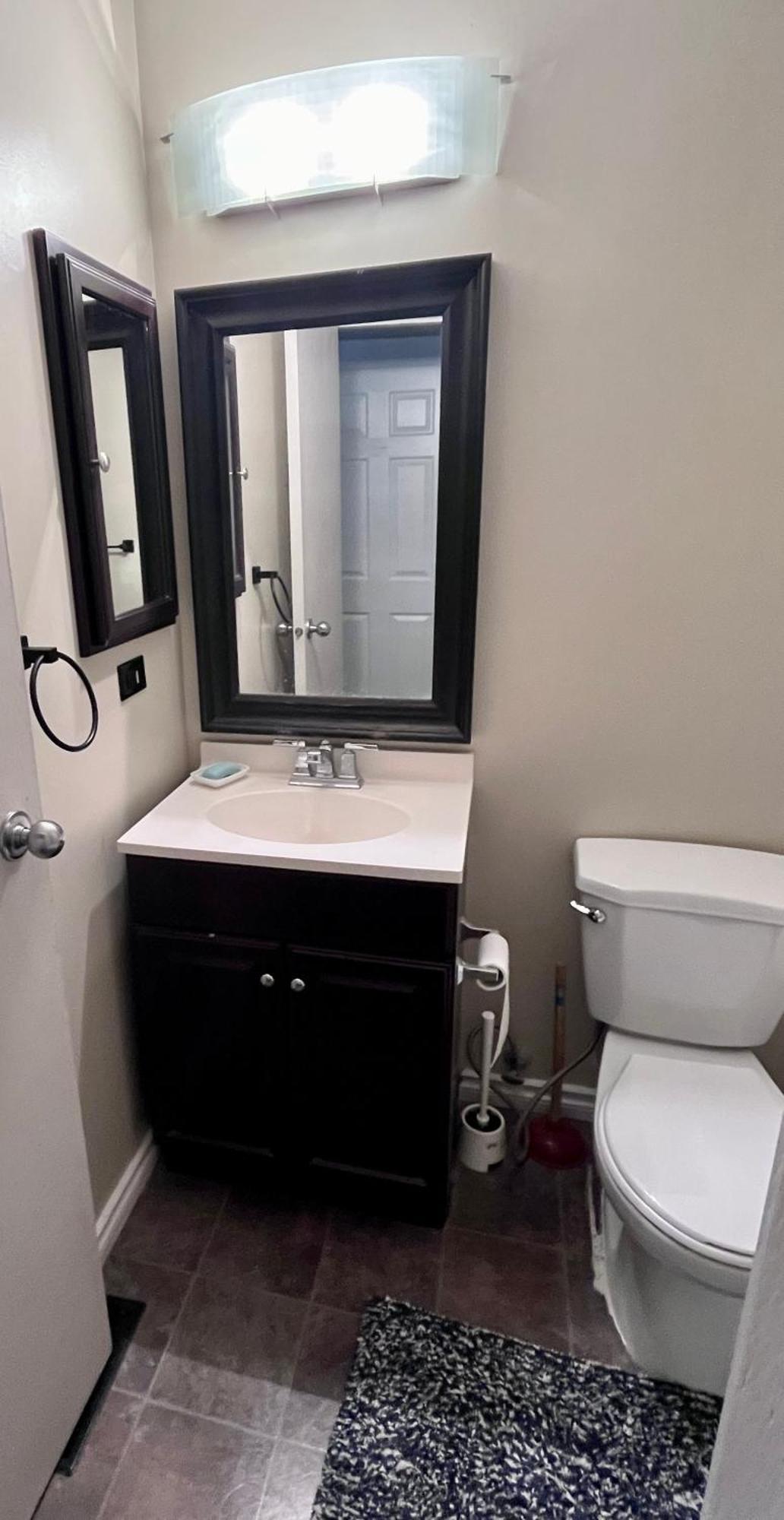 Calgary-Banff House Close Lrt&Dt&Free Parking Apartment Luaran gambar